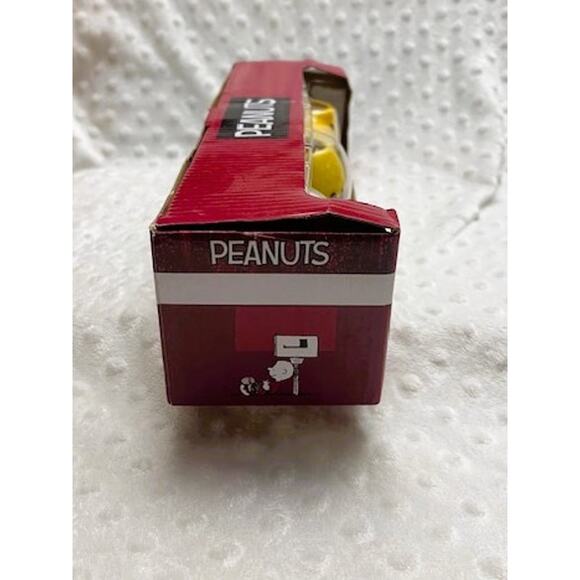 Peanuts Ceramic (3) Mini 3.5oz Cup Set (Snoopy, Charlie Brown Shirt, Woodstock) - Picture 4 of 8